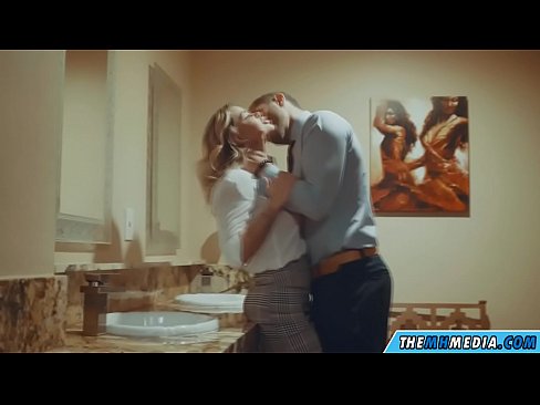 ❤️ Kiam belplena blondulo delogas vin en publika necesejo ❤️ Seksofilmeto ĉe ni % eo.pornolymp.ru% ❌️❤